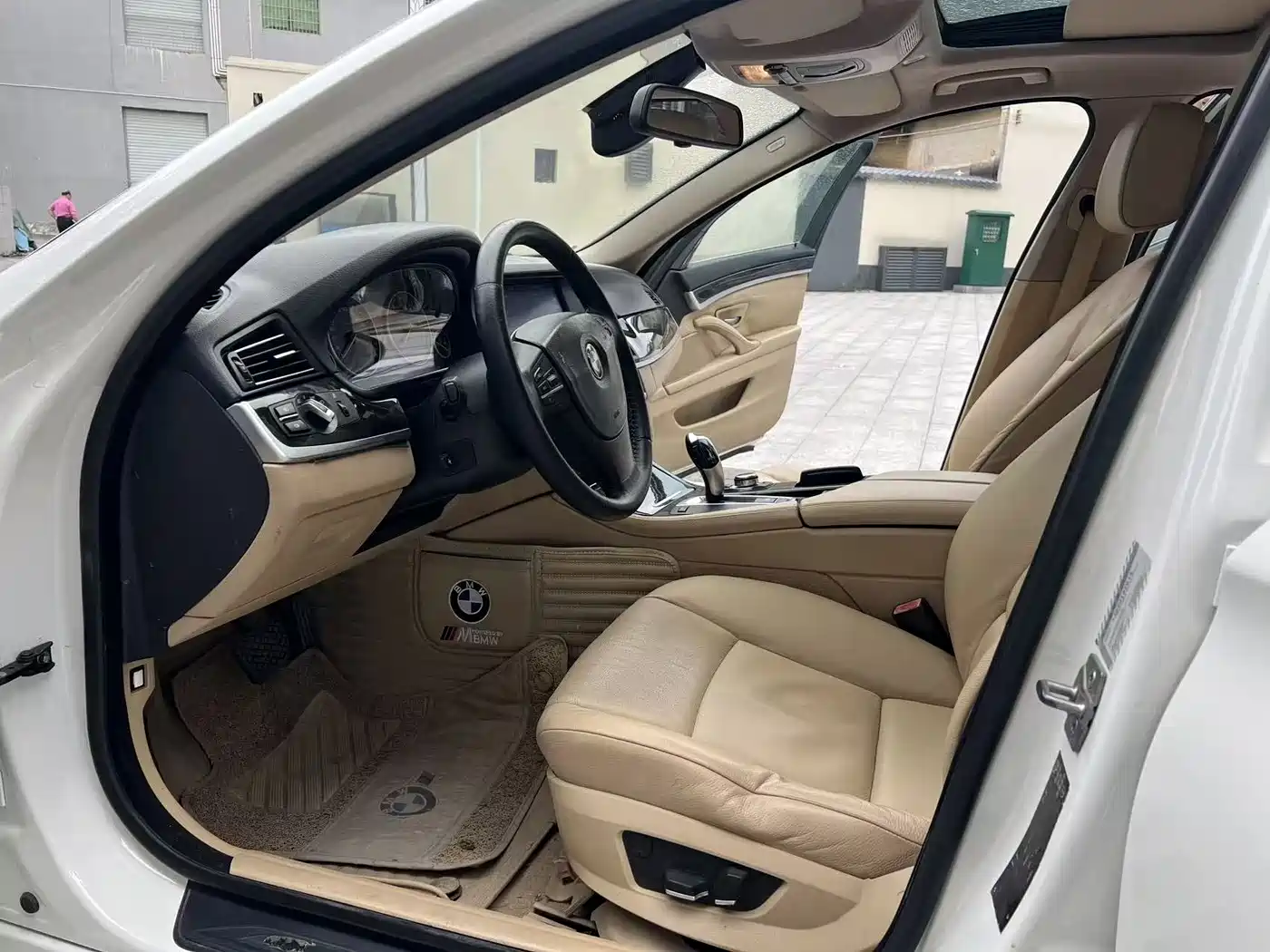 BMW 5 Series 2011 528Li Luxury фото 5