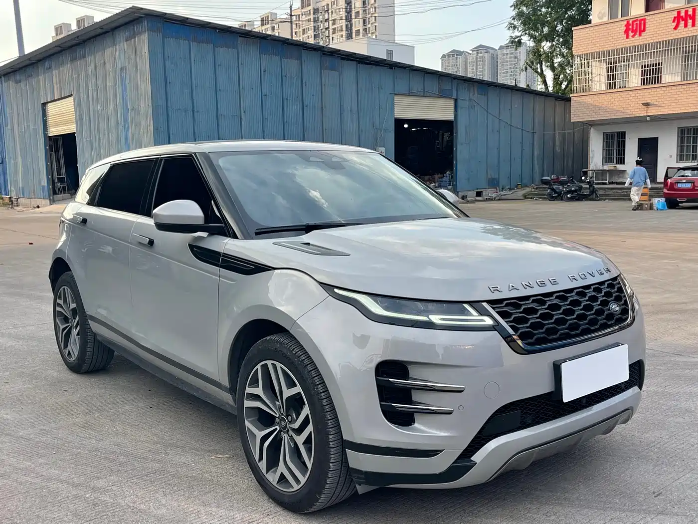 Land Rover Range Rover Evoque 2022 Range Rover Evoque L 249PS R-Dynamic Luxury Edition фото 3