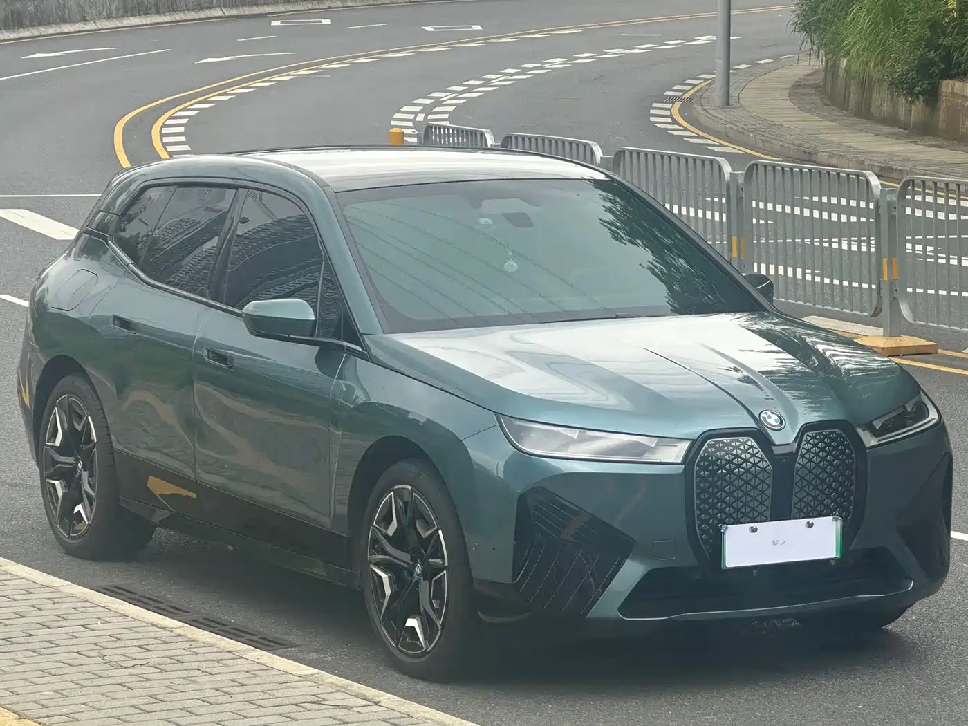BMW iX 2023 xDrive50 фото 3