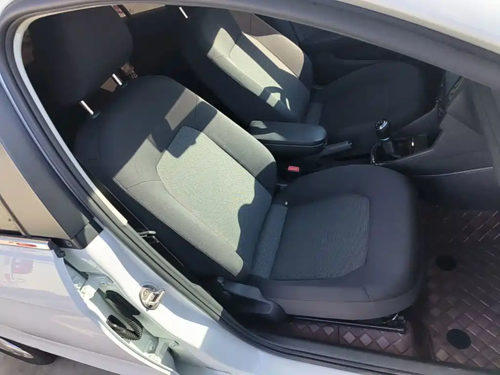Photo 25 - Volkswagen Jetta