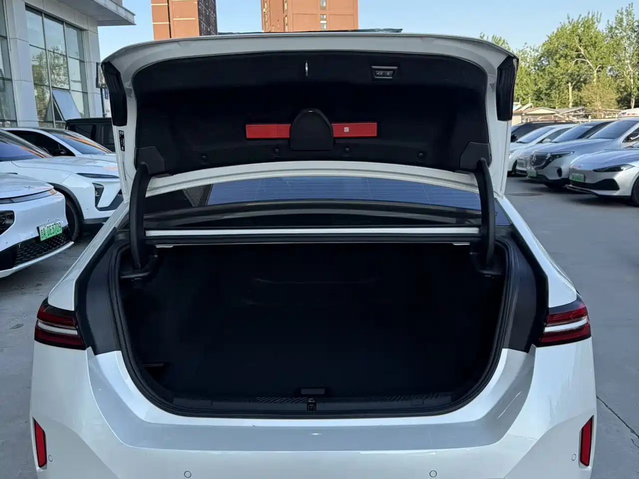 BMW i5 2024 eDrive 35L Premium Model M Sport Package фото 8