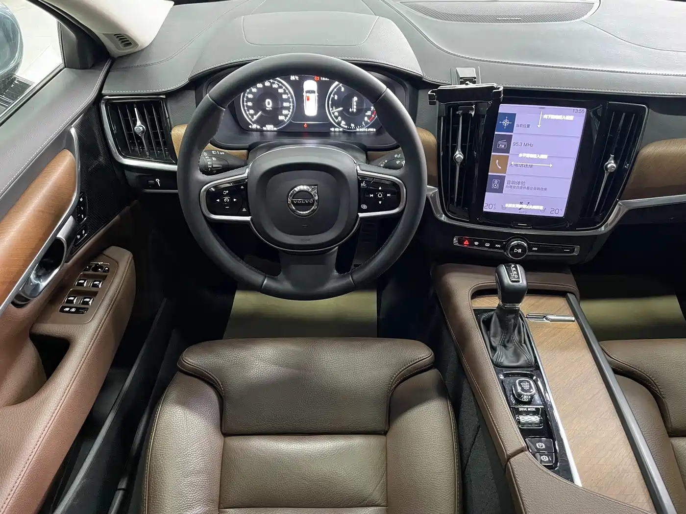 Фото 14 - Volvo S90