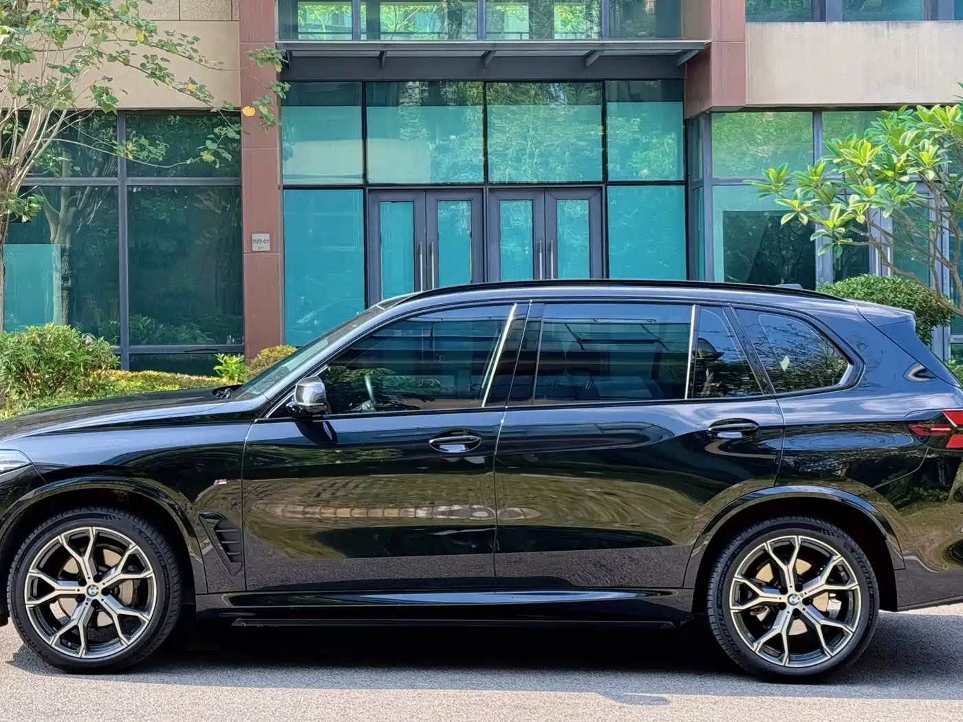 BMW X5 2023 xDrive 30Li Premium M Sport Black Night Package фото 7