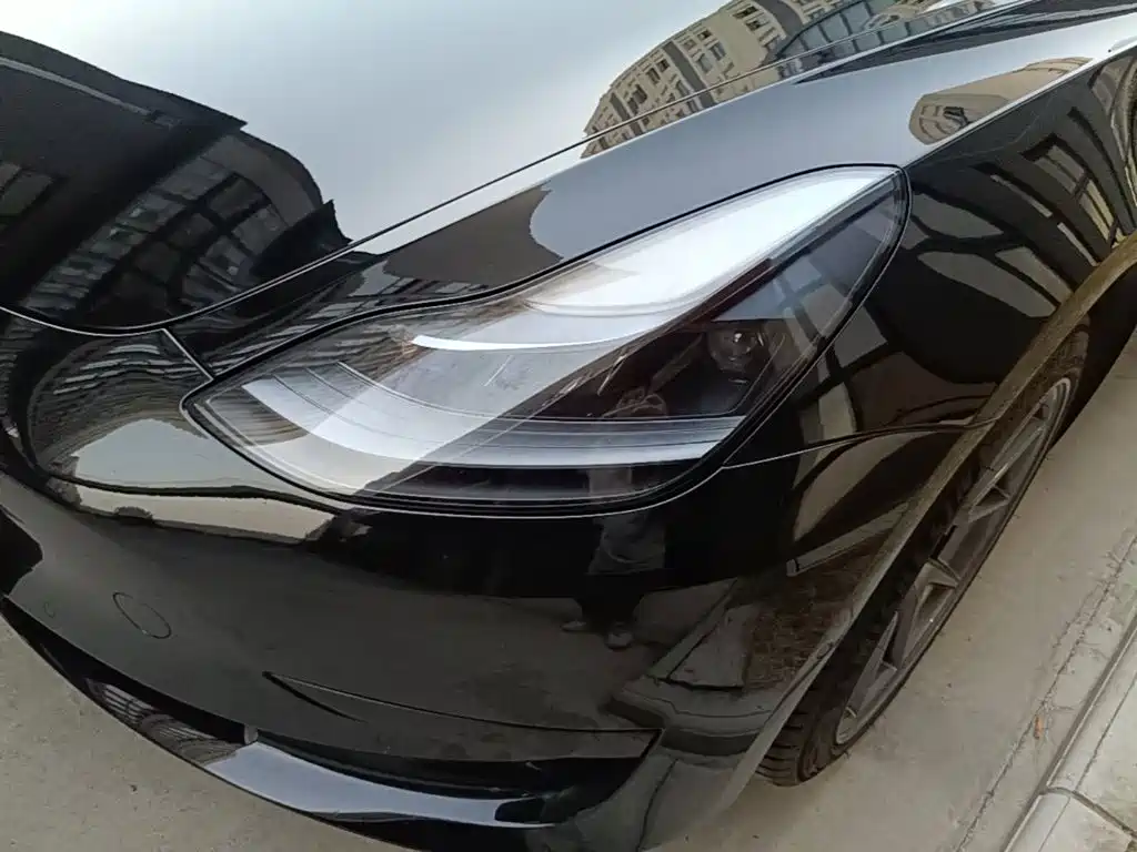 Фото 24 - Tesla Model 3