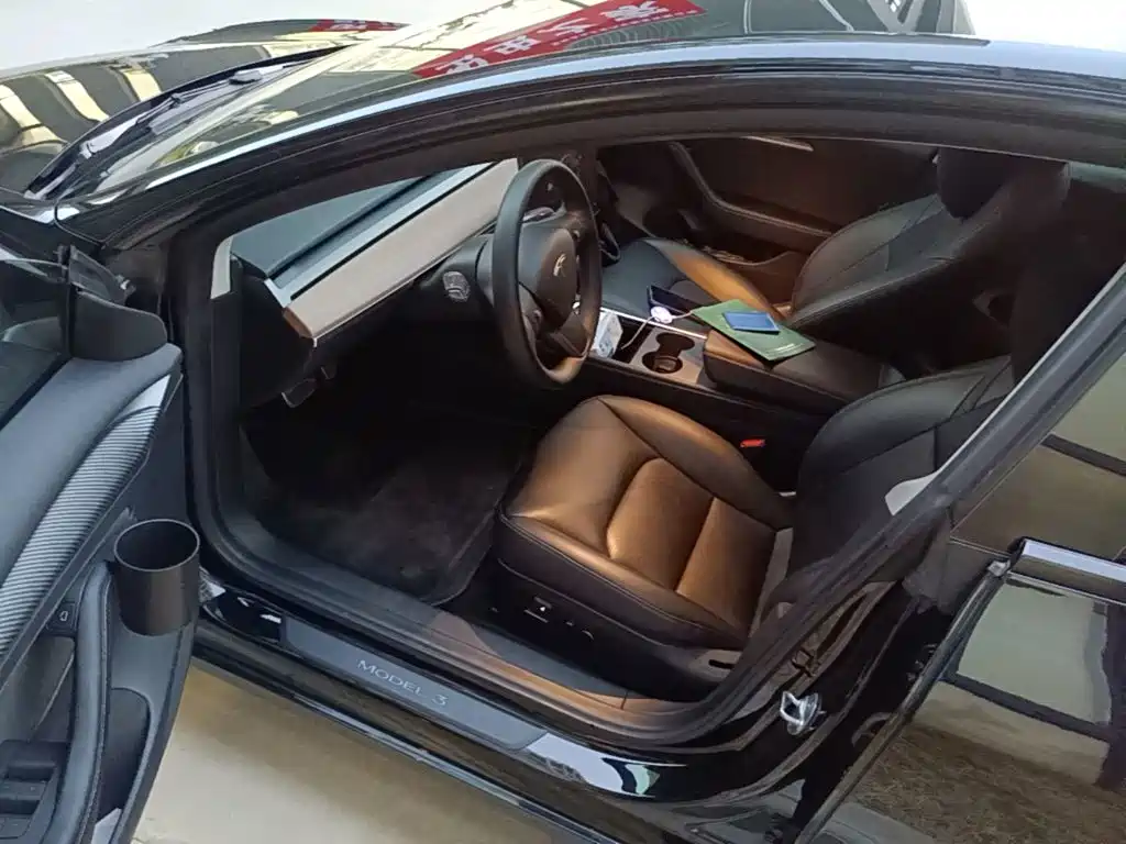 Фото 16 - Tesla Model 3