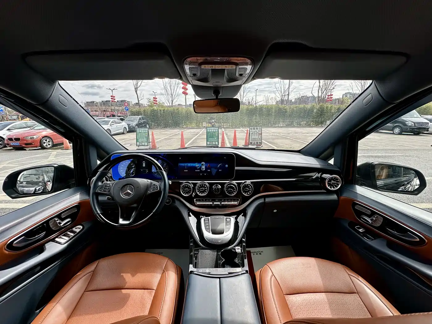 Mercedes-Benz Vito 2023 2.0T Business 7-Seater фото 13