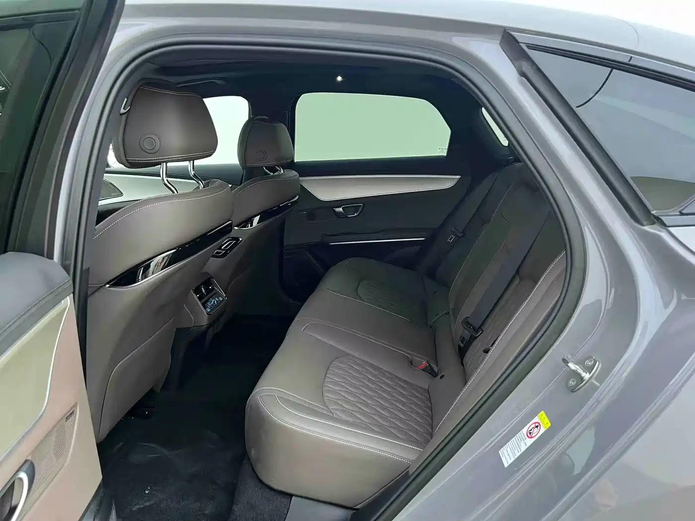 BYD Han 2025 DM-i Smart Driving Edition 125KM Honor фото 6