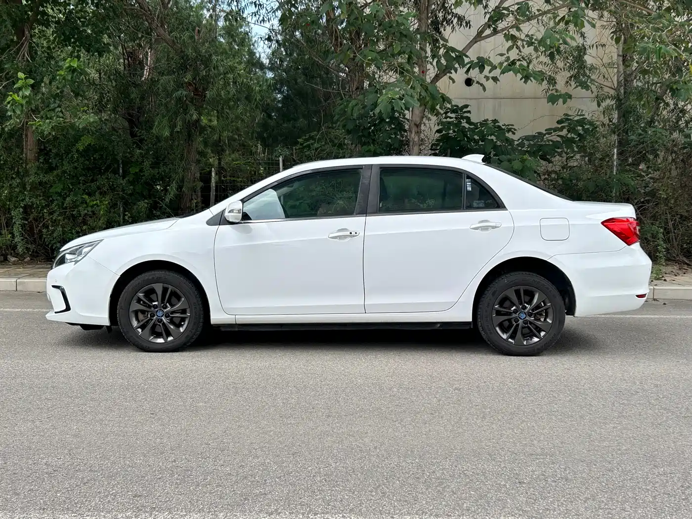 BYD Qin New Energy 2017 2017 1.5T Premium Model
