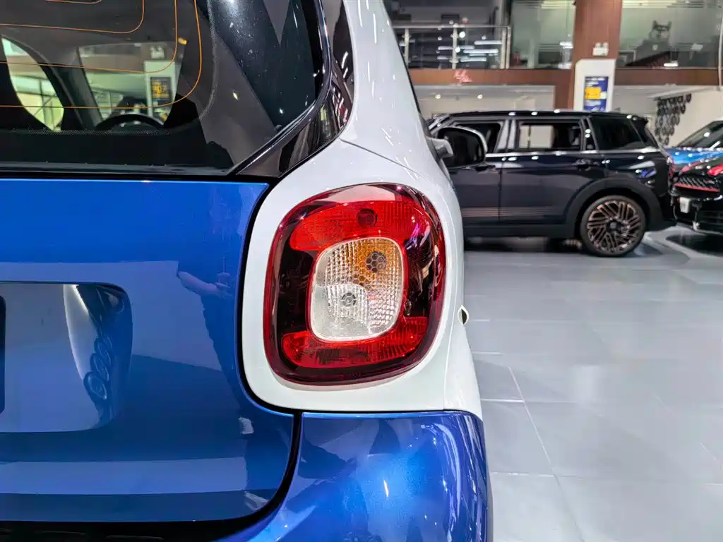 smart fortwo 2019 2019 0.9T 66kW Hardtop Wind Edition China VI