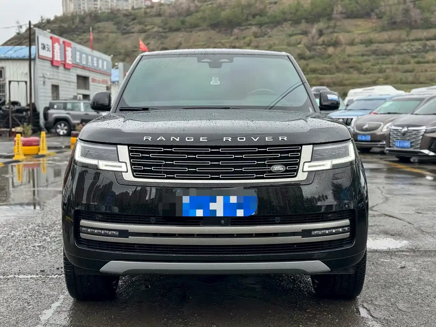 Land Rover Range Rover 2024 3.0 L6 400PS Golden Age Extended 7-Seater фото 2