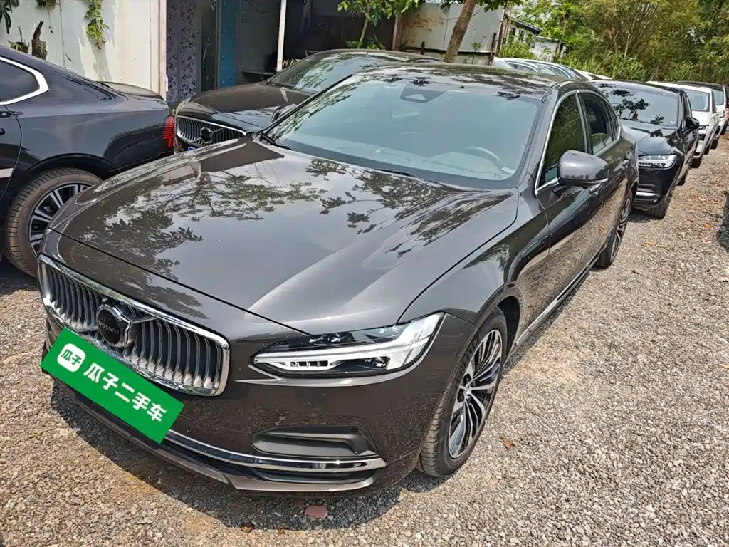 Volvo S90 2024 B5 Momentum Luxury Edition