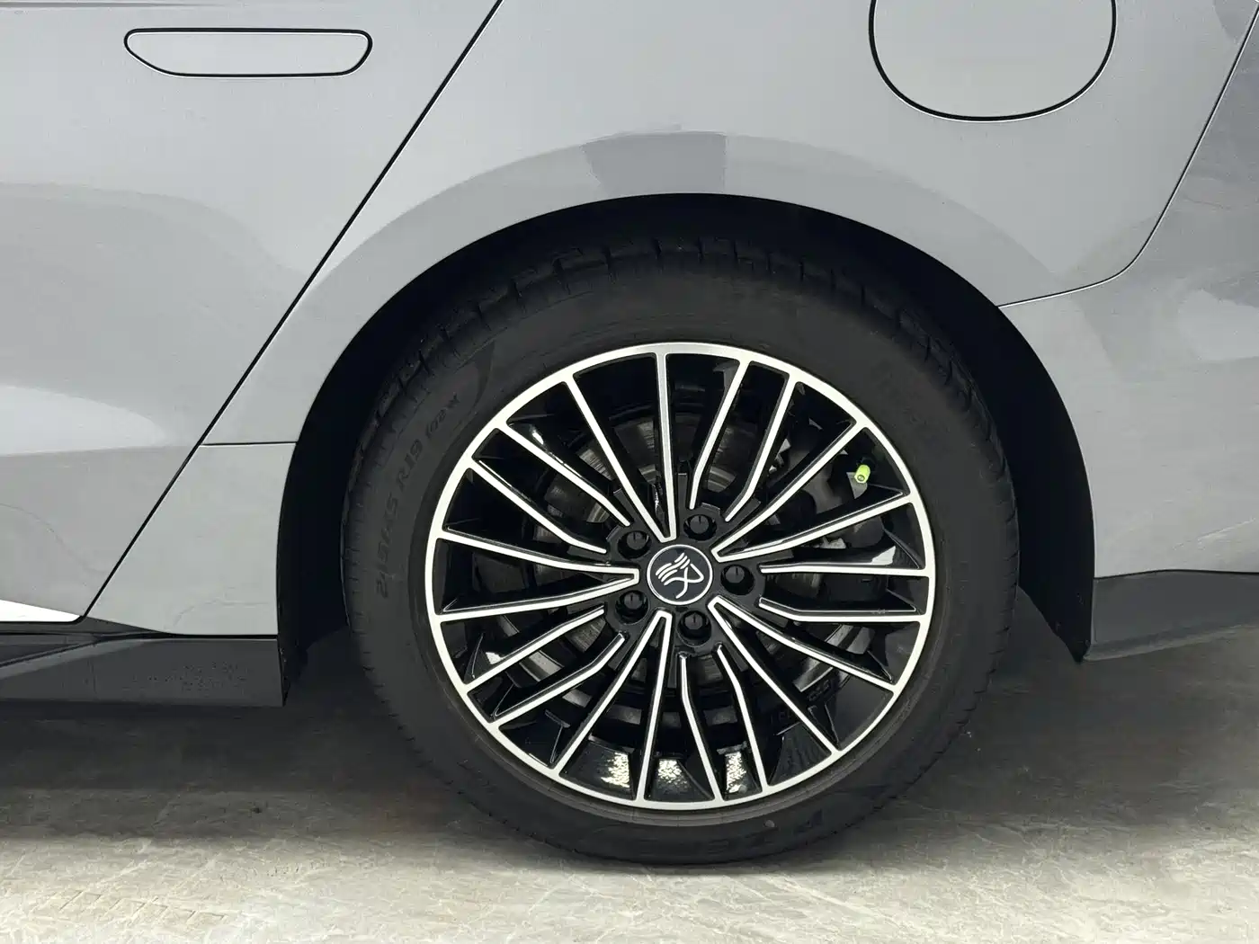 BYD Han 2024 DM-i Glory Edition 121KM Premium фото 9