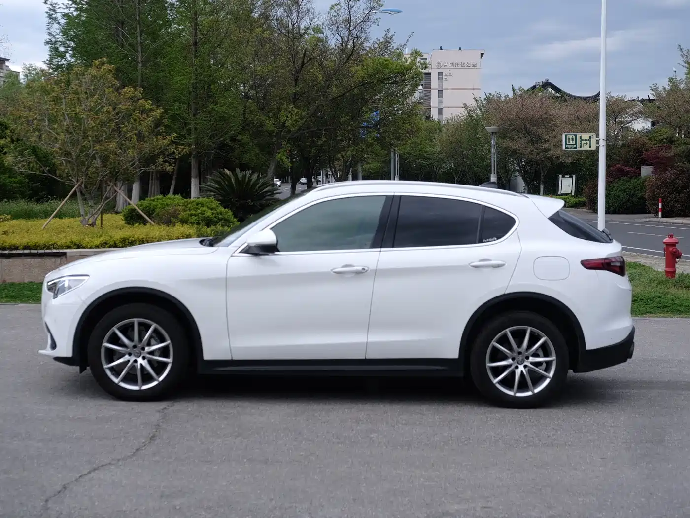 Alfa Romeo Stelvio 2019 2017 2.0T 200HP Luxury Edition