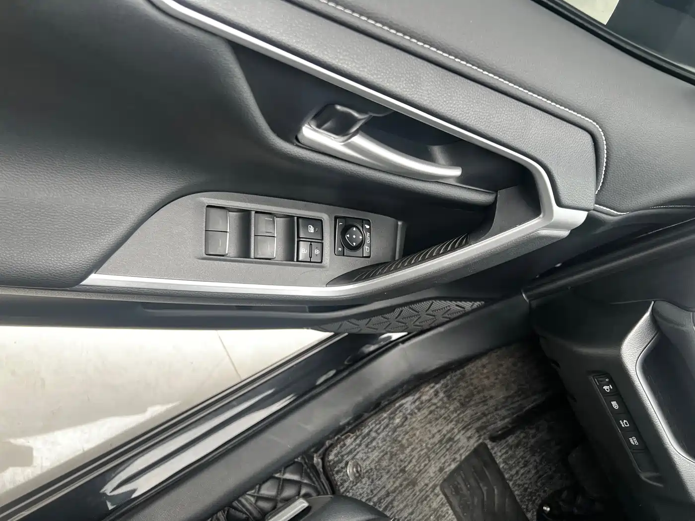 Фото 8 - Toyota Wildlander