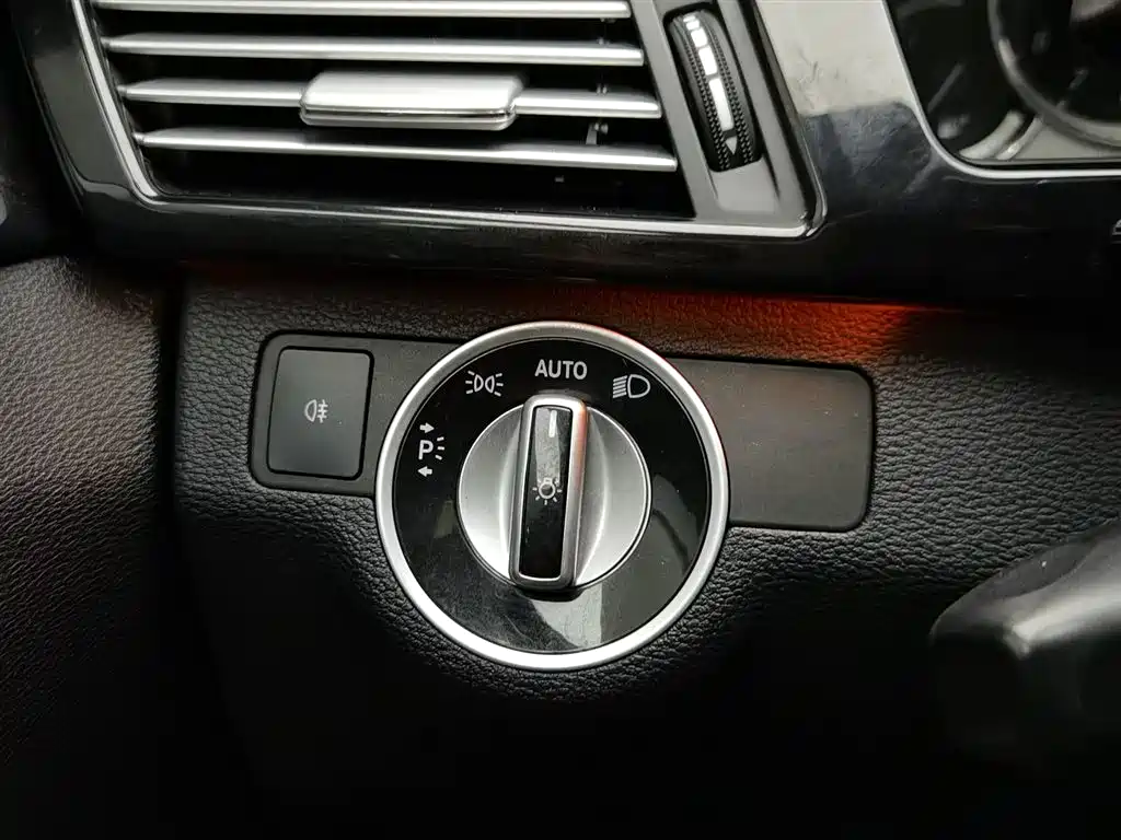 Mercedes-Benz E-Class 2013 E 300 L Fashion фото 21