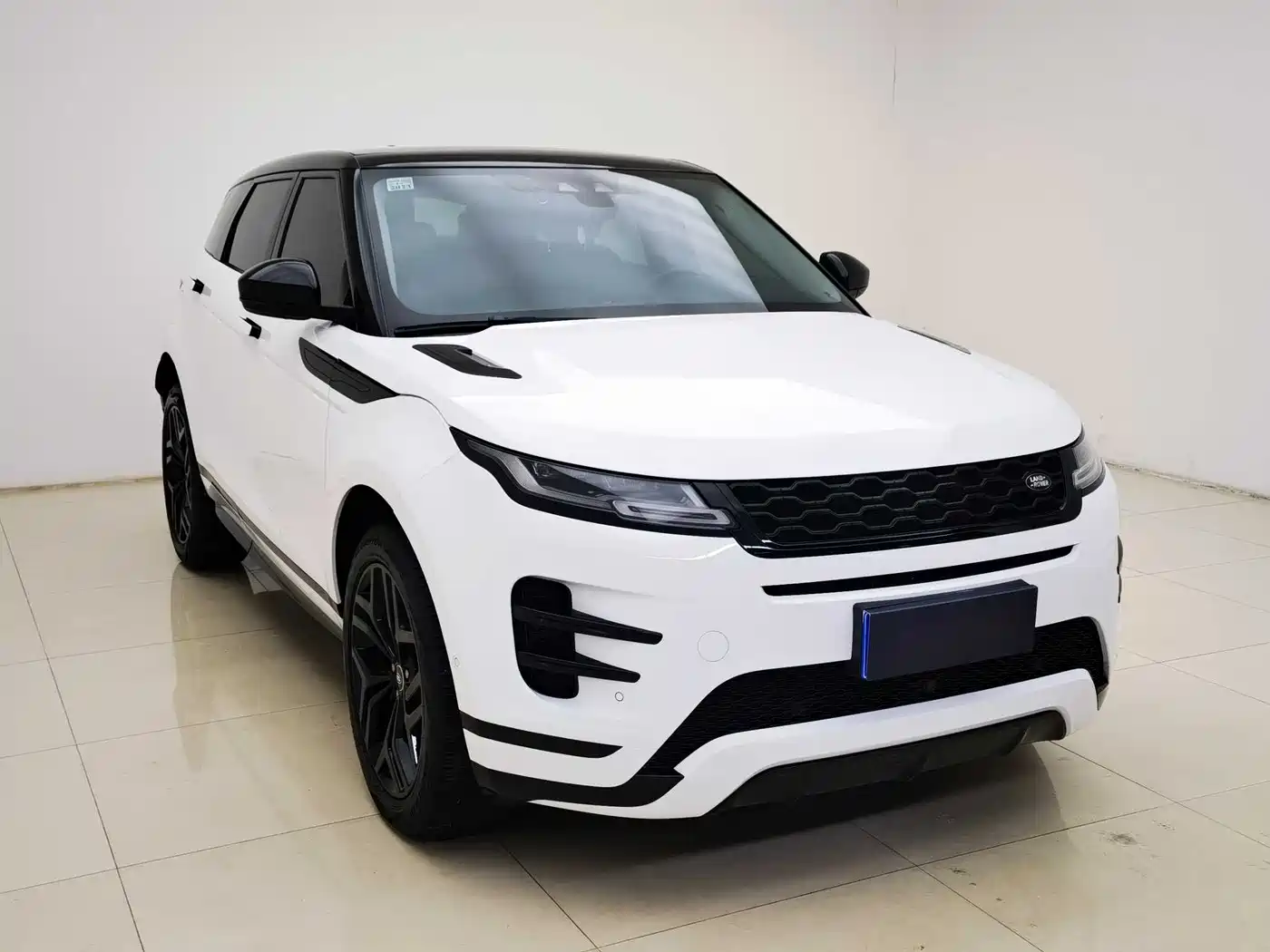 Land Rover Range Rover Evoque 2020 Model 249PS R-DYNAMIC S Gloss Black Sport Edition фото 3