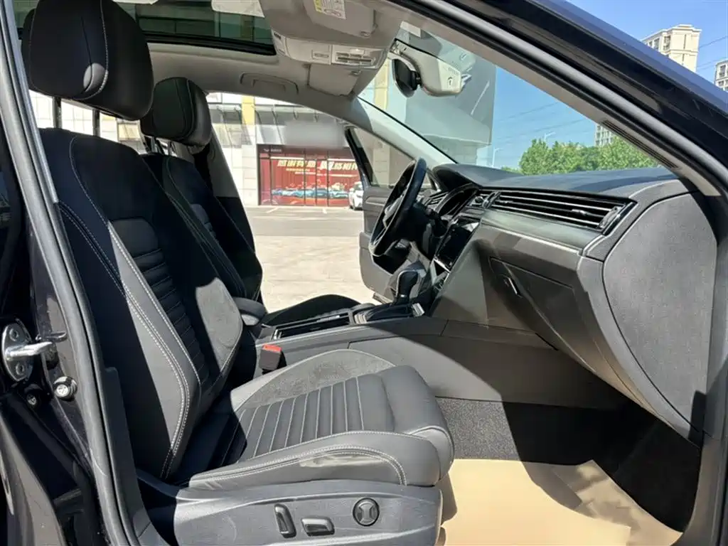Volkswagen Magotan 2020 330TSI DSG Leading фото 14