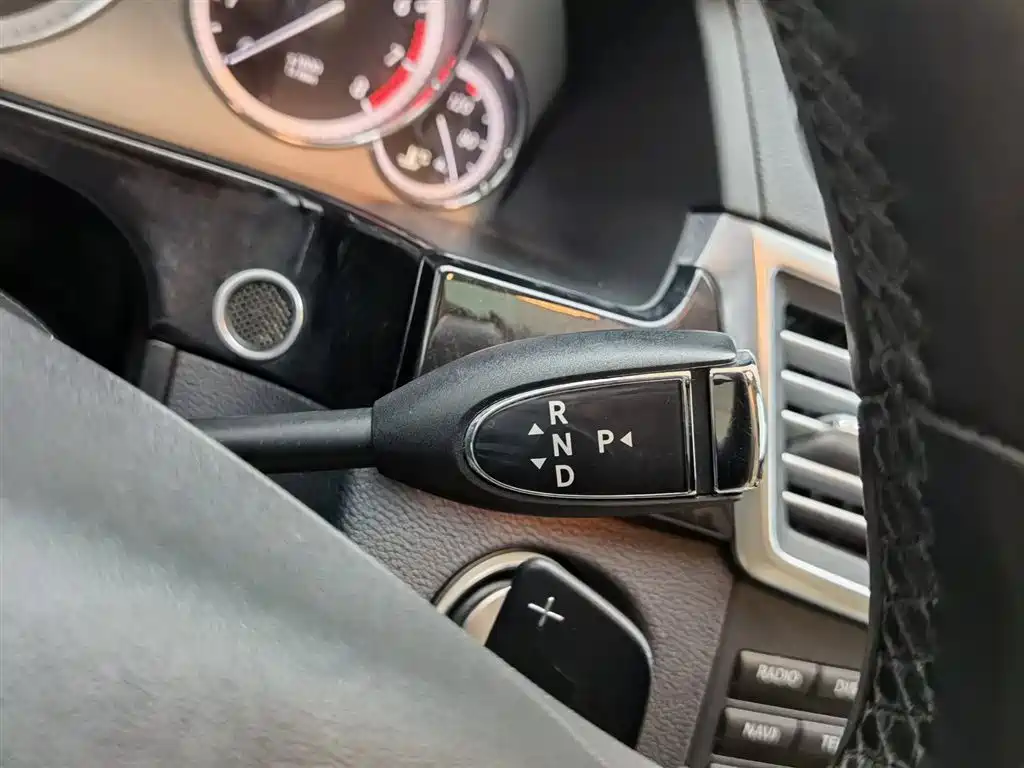 Mercedes-Benz E-Class 2013 E 300 L Fashion фото 13