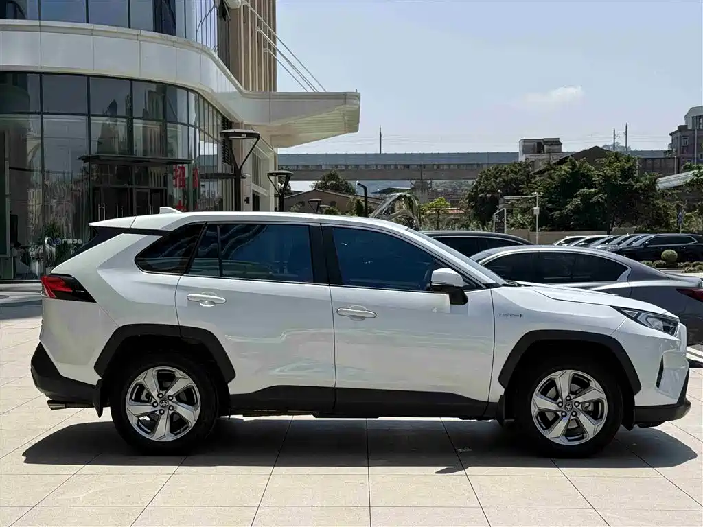 Toyota RAV4 Rongfang 2022 Hybrid 2.5L E-CVT 2WD Elite Edition фото 9