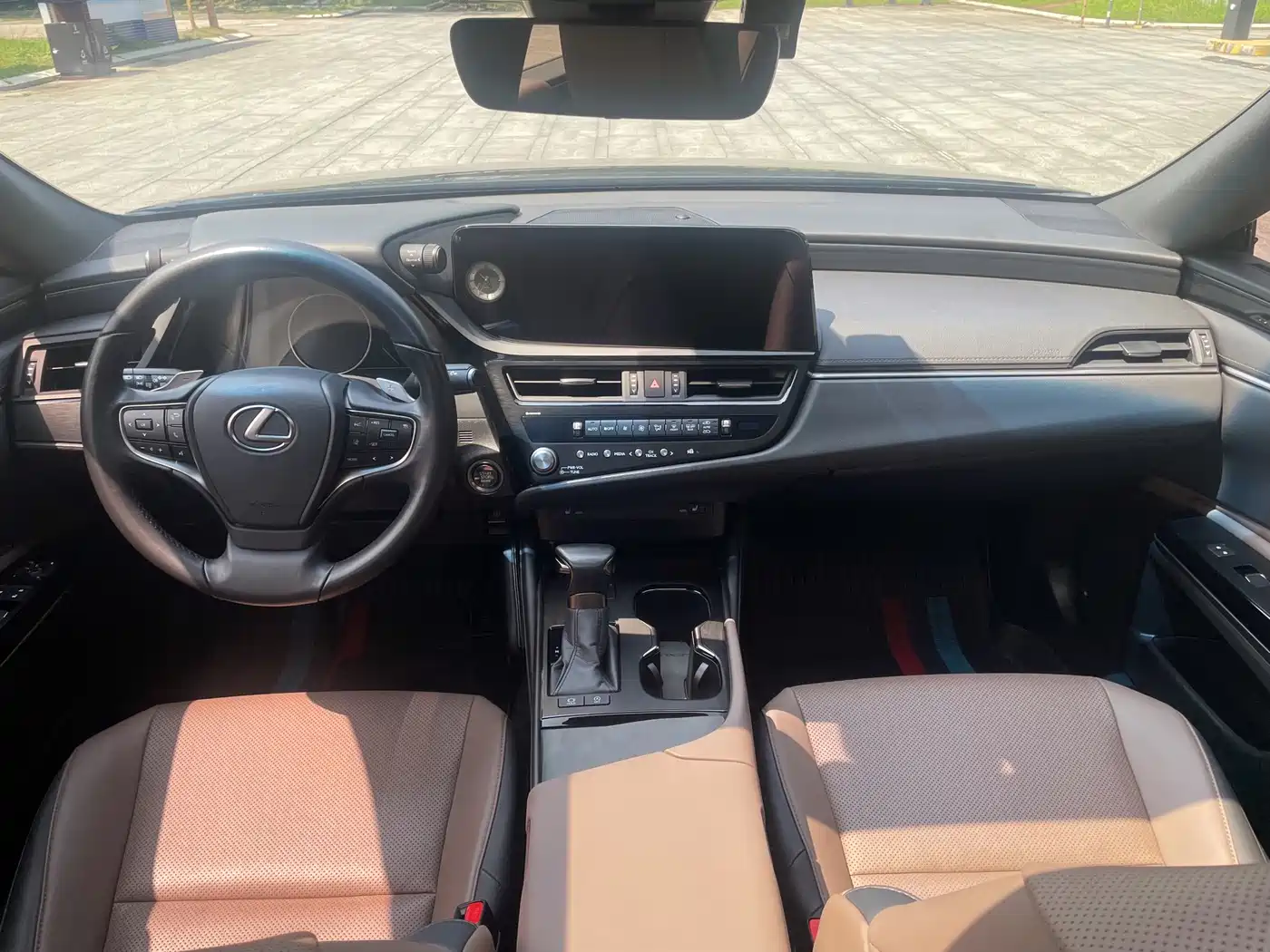 Lexus ES 2023 200 Excellence Edition фото 11
