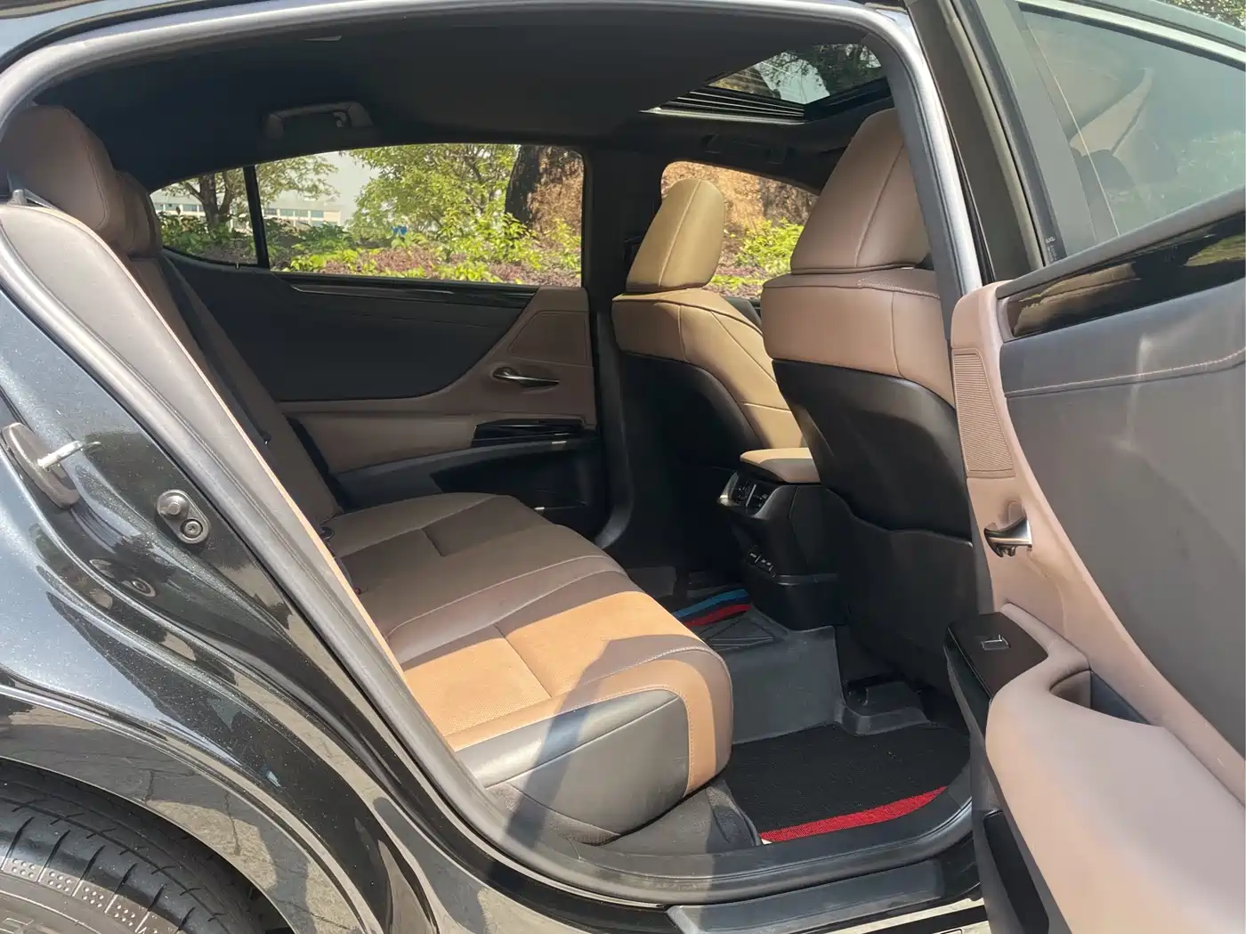 Lexus ES 2023 200 Excellence Edition фото 18