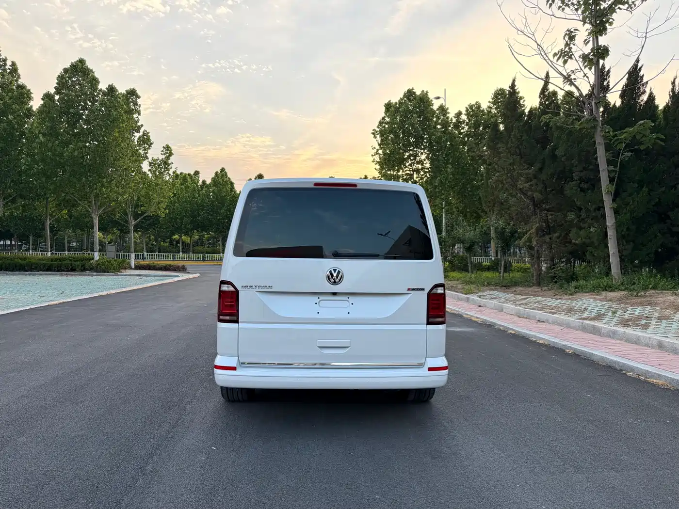 Volkswagen Multivan 2019 2.0TSI 4WD Premium 7-seater фото 6