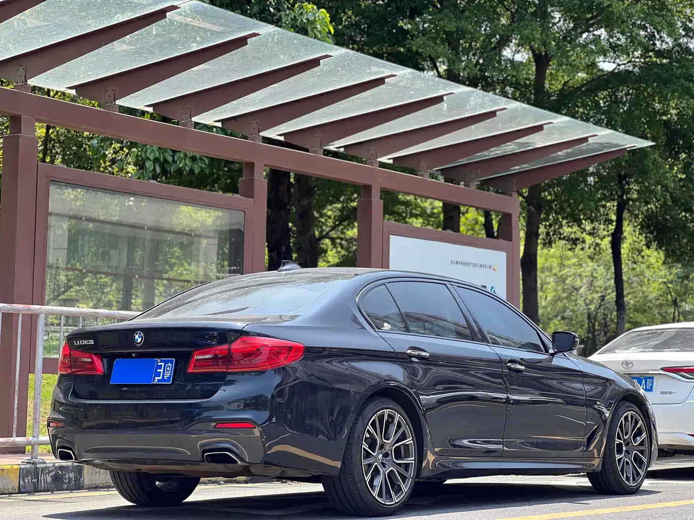 BMW 5 Series 2018 530Li Leading M Sport Package фото 11