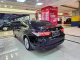Фото 13 - Toyota Camry