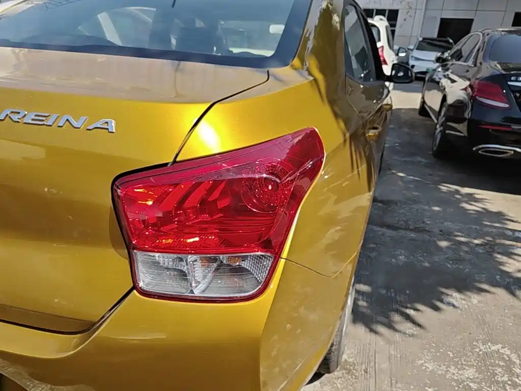 Photo 8 - Hyundai Verna