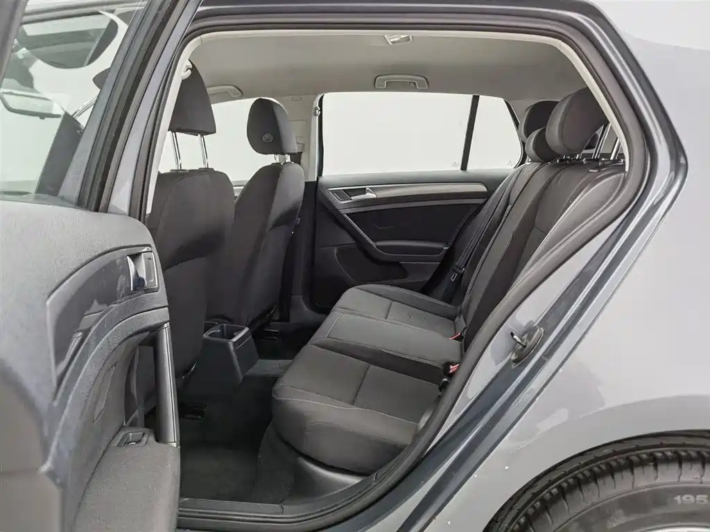 Volkswagen Golf 2014 1.6L Manual Fashion Type фото 15
