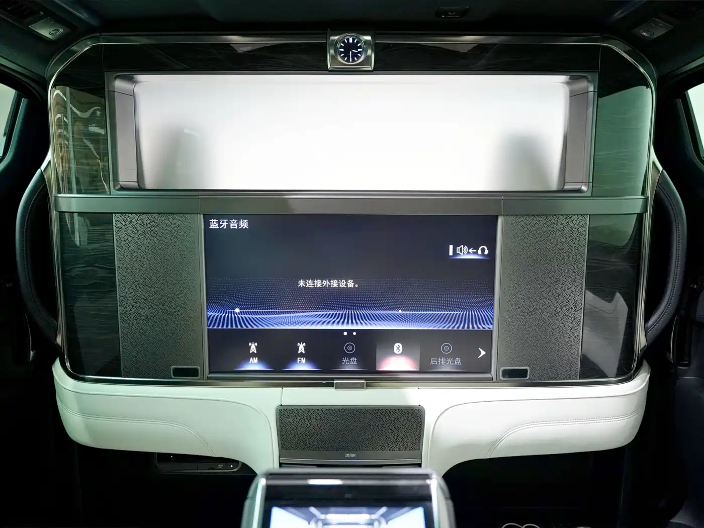 Lexus LM 2020 300h 4-Seat Imperial Edition фото 16