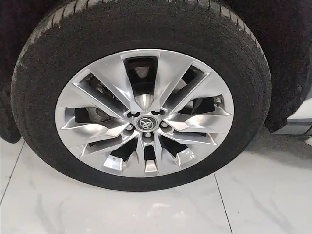 Toyota Wildlander 2020 Dual Engine 2.5L E-CVT FWD Luxury фото 23