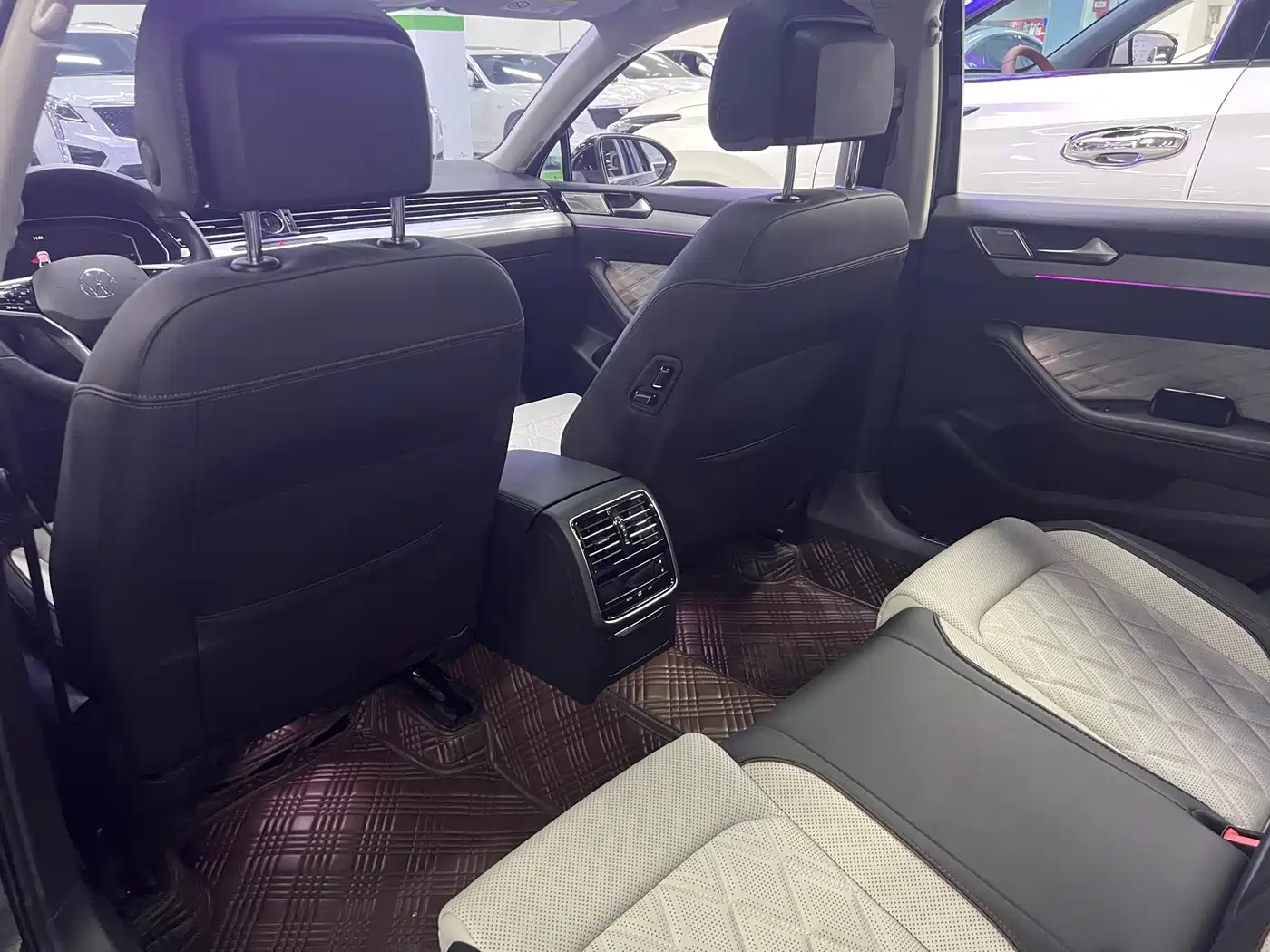 Volkswagen Magotan 2023 Model 2 Million Commemorative Edition 330TSI DSG Luxury фото 13