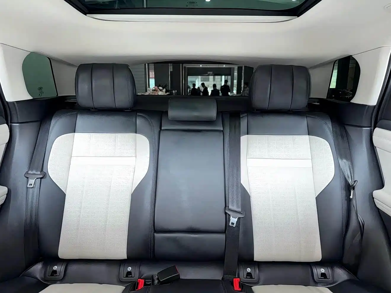 Land Rover Range Rover Evoque 2022 Range Rover Evoque L 249PS R-Dynamic Luxury Edition фото 6