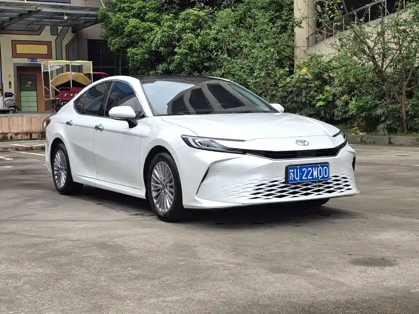 Toyota Camry 2024 2.0G Premium Edition фото 3