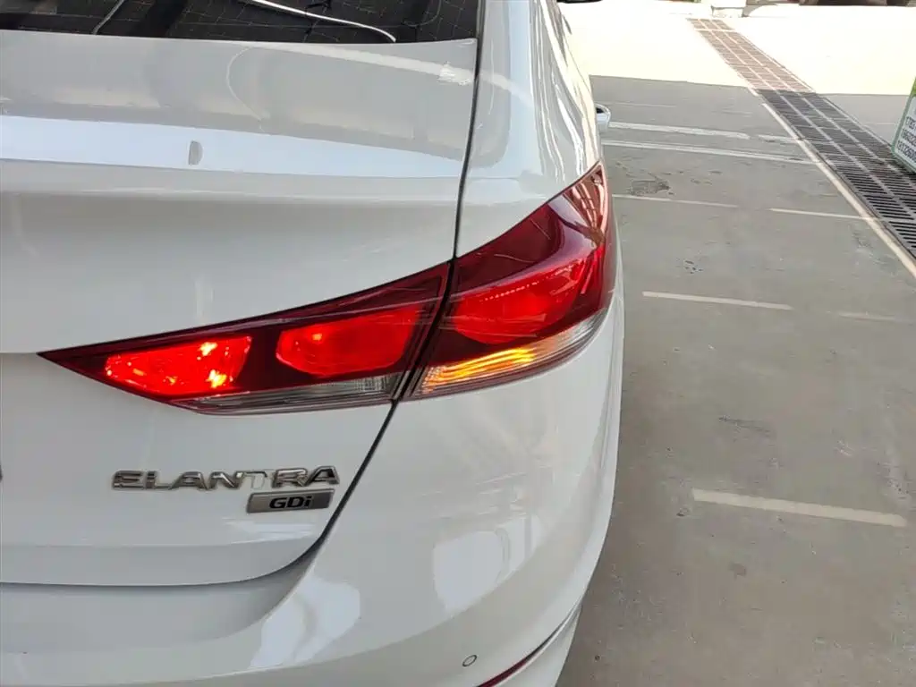 Hyundai Elantra 2016 Model 1.6L Automatic Smart Elite фото 8