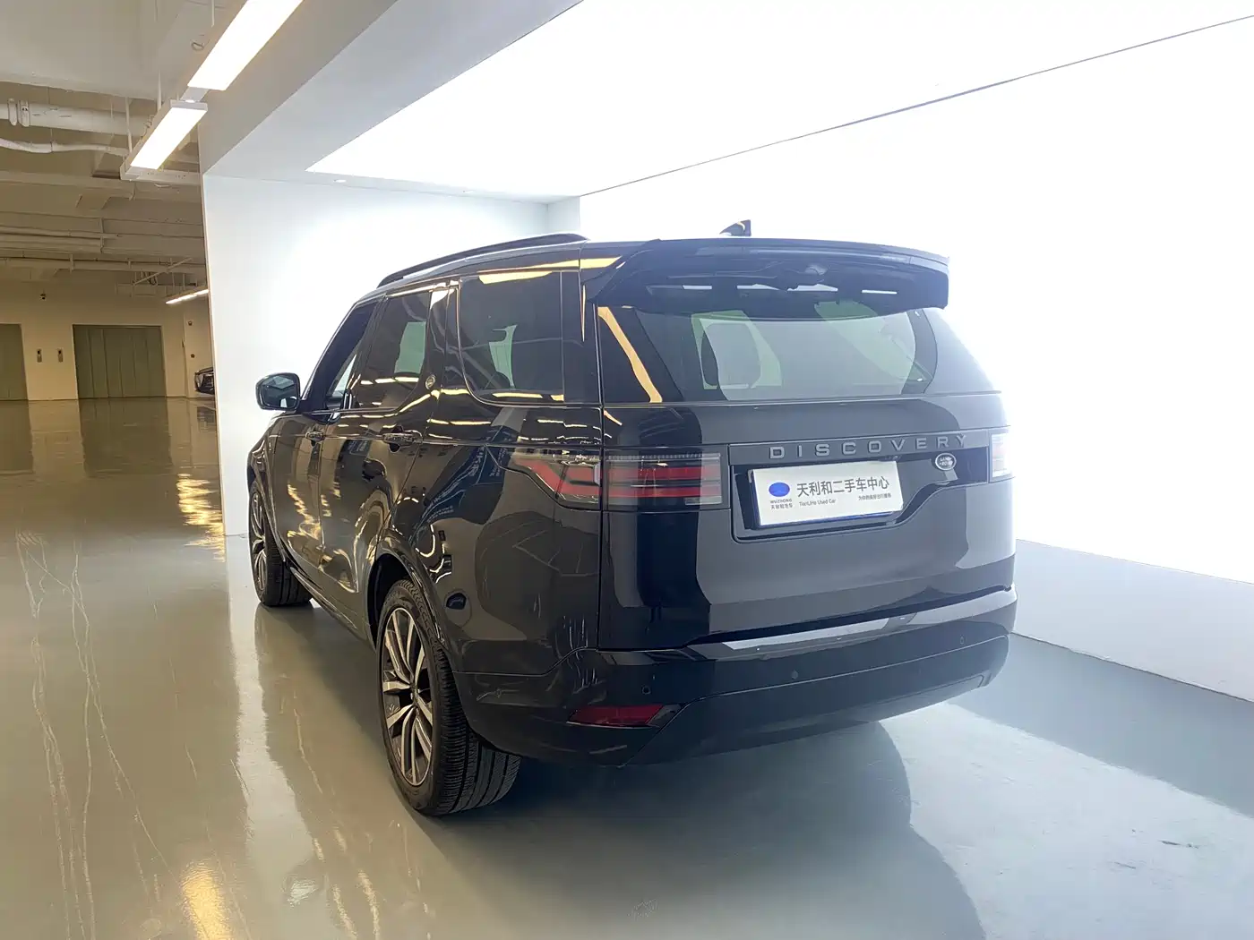 Land Rover Discovery 2024 360PS Dynamic SE фото 15