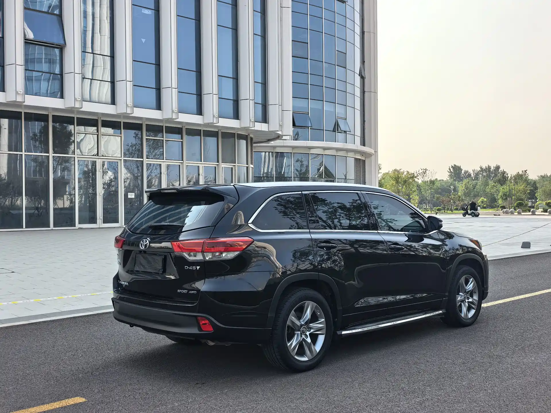 Photo 4 - Toyota Highlander