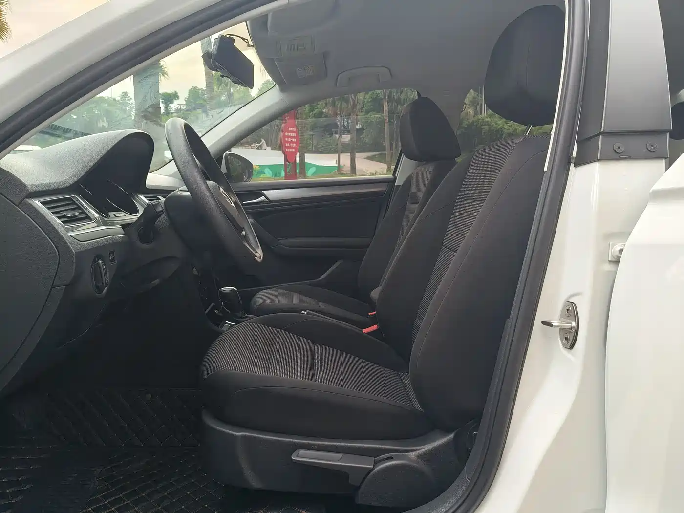 VOLKSWAGEN BORA