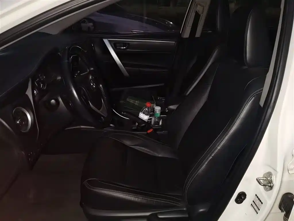 Toyota Corolla 2017 Facelift Hybrid 1.8L E-CVT Elite Edition фото 8