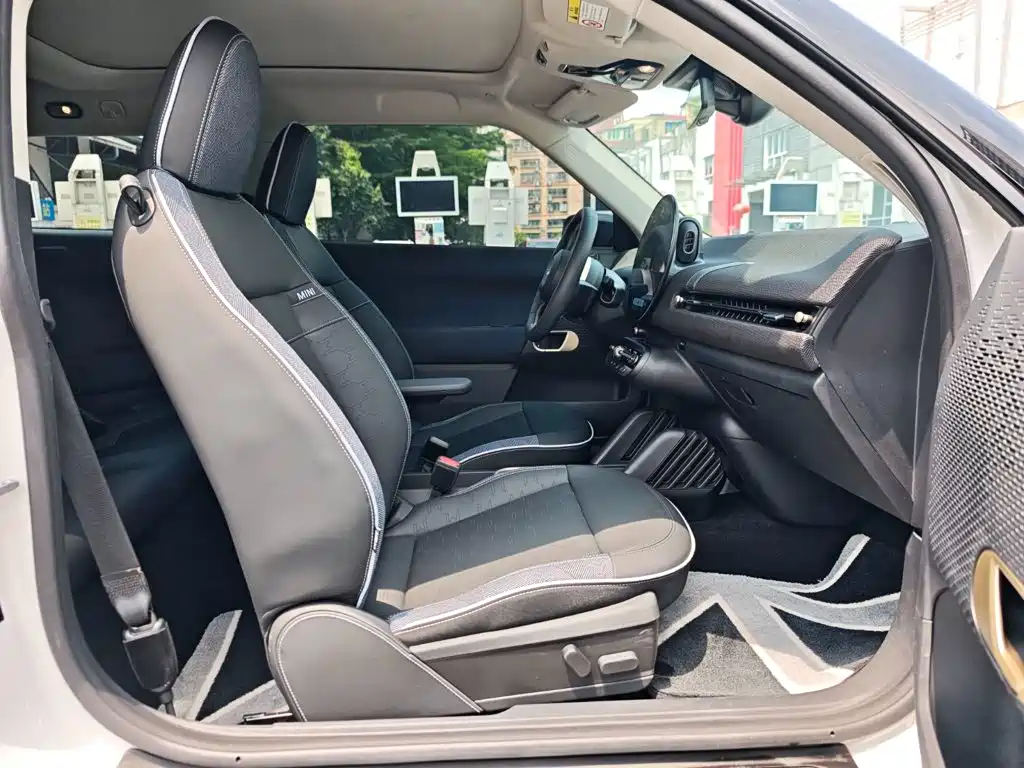 MINI Electric MINI COOPER 2024 2024 452km COOPER SE Artist