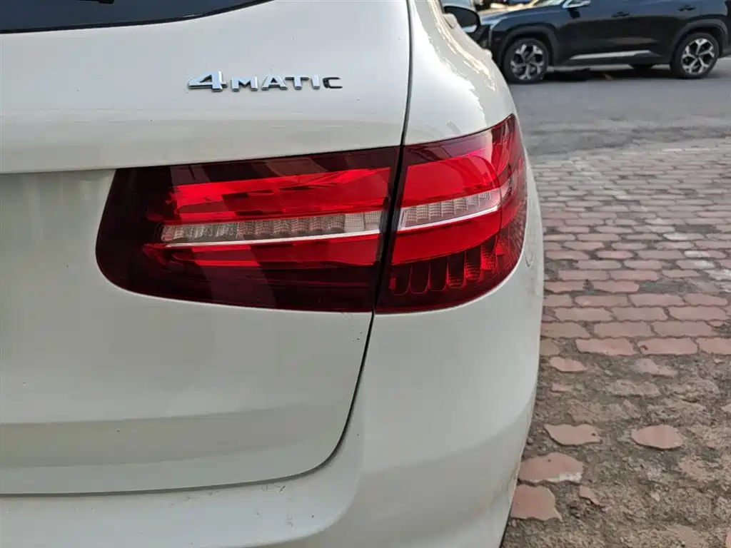 Mercedes-Benz GLC 2018 GLC 300 4MATIC Dynamic фото 8
