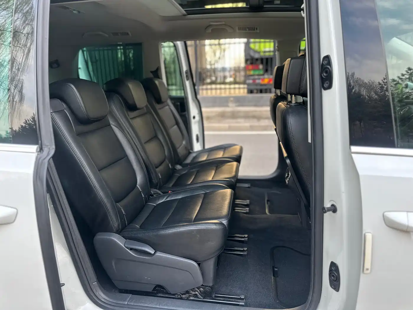 Volkswagen Sharan 2018 380TSI Comfort 7-Seater фото 16