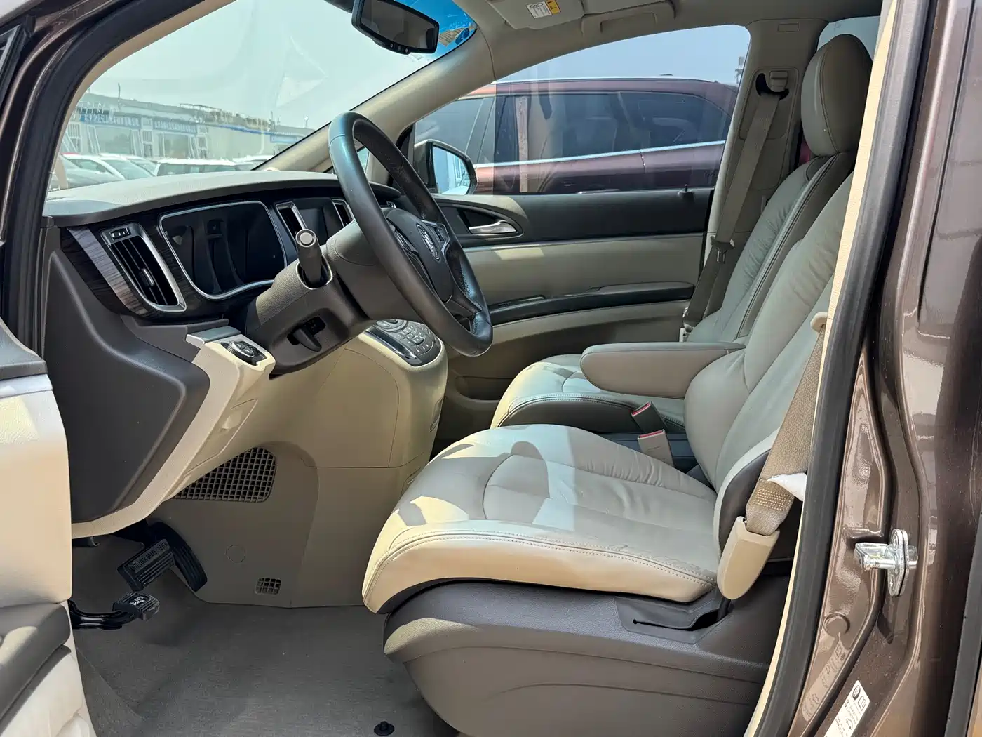Buick GL8 2013 3.0L GT Luxury Business Elegance Edition фото 7