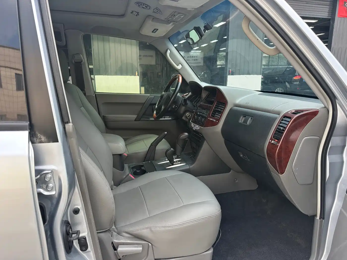 Mitsubishi Pajero 2006 2006 Model 3.8L AT GLS