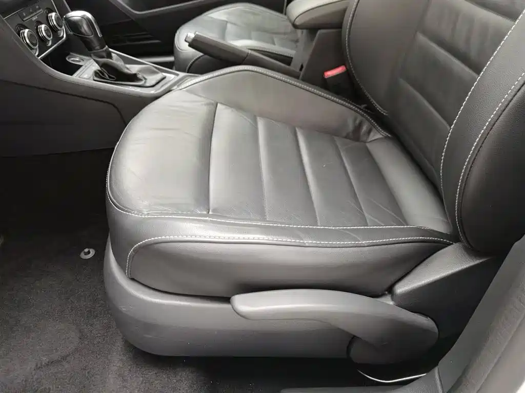 Volkswagen Lavida 2017 1.6L Automatic Comfort Edition фото 20