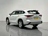 Photo 4 - Toyota Highlander