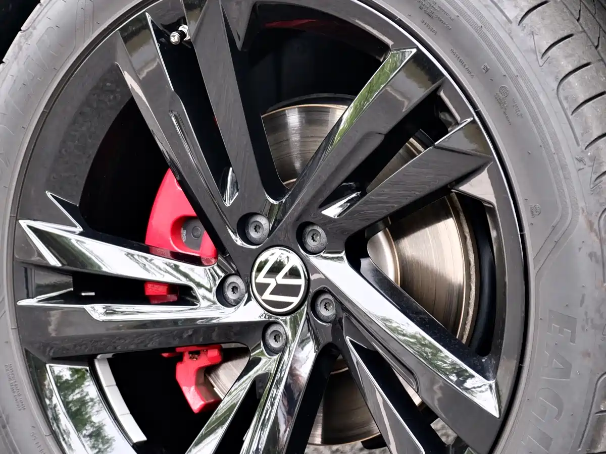 Volkswagen Teramont 2024 530 V6 4WD Dragon Auspicious Edition фото 4