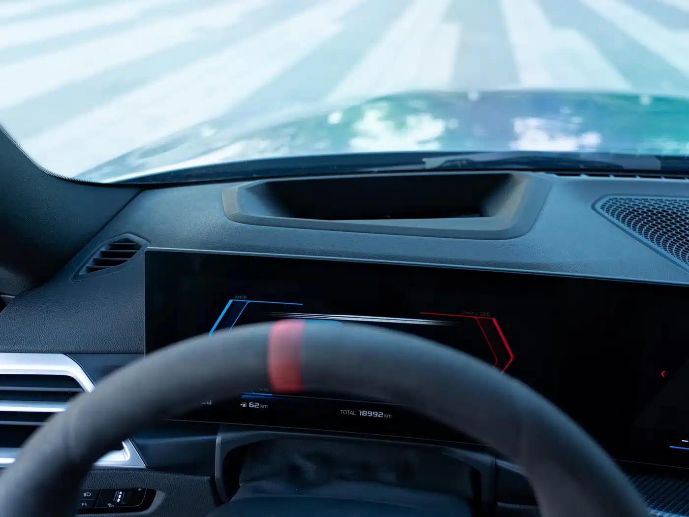 BMW M2 2024 M2 фото 12