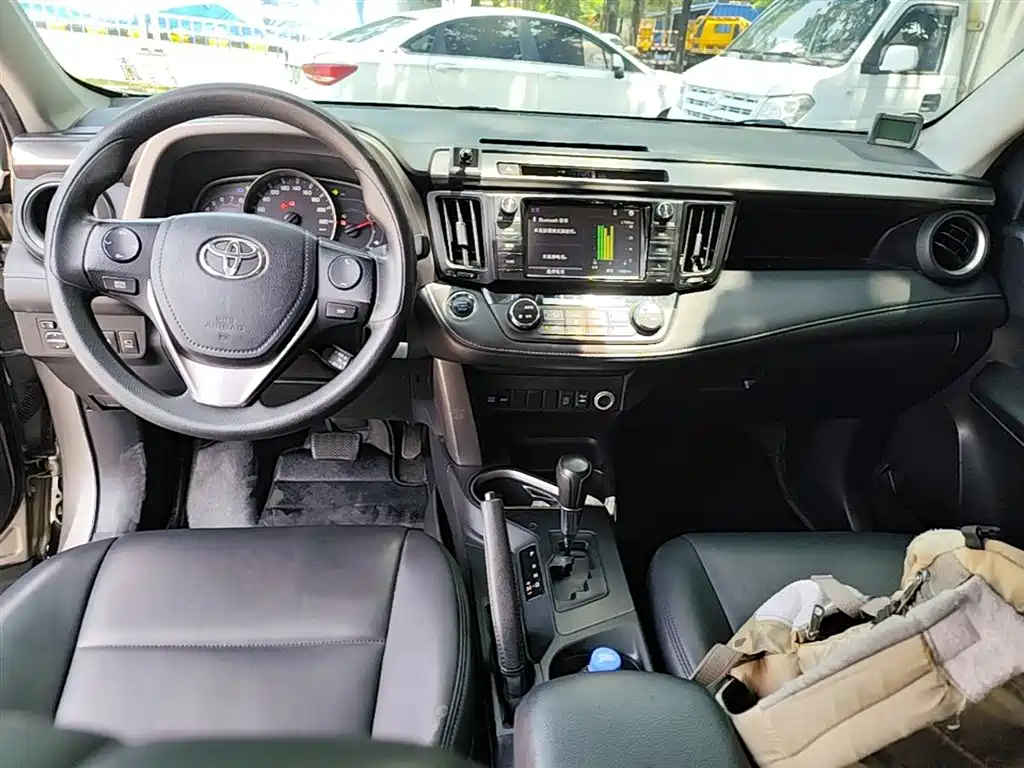 Toyota RAV4 Rongfang 2016 2.0L CVT 2WD Trend (China V) фото 10